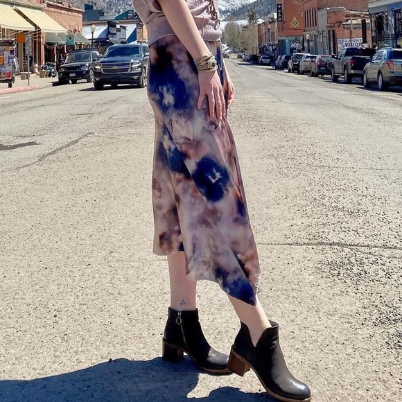 Go By GoSilk washable silk skirt, Designer boutiqu - Picture 1 of 6